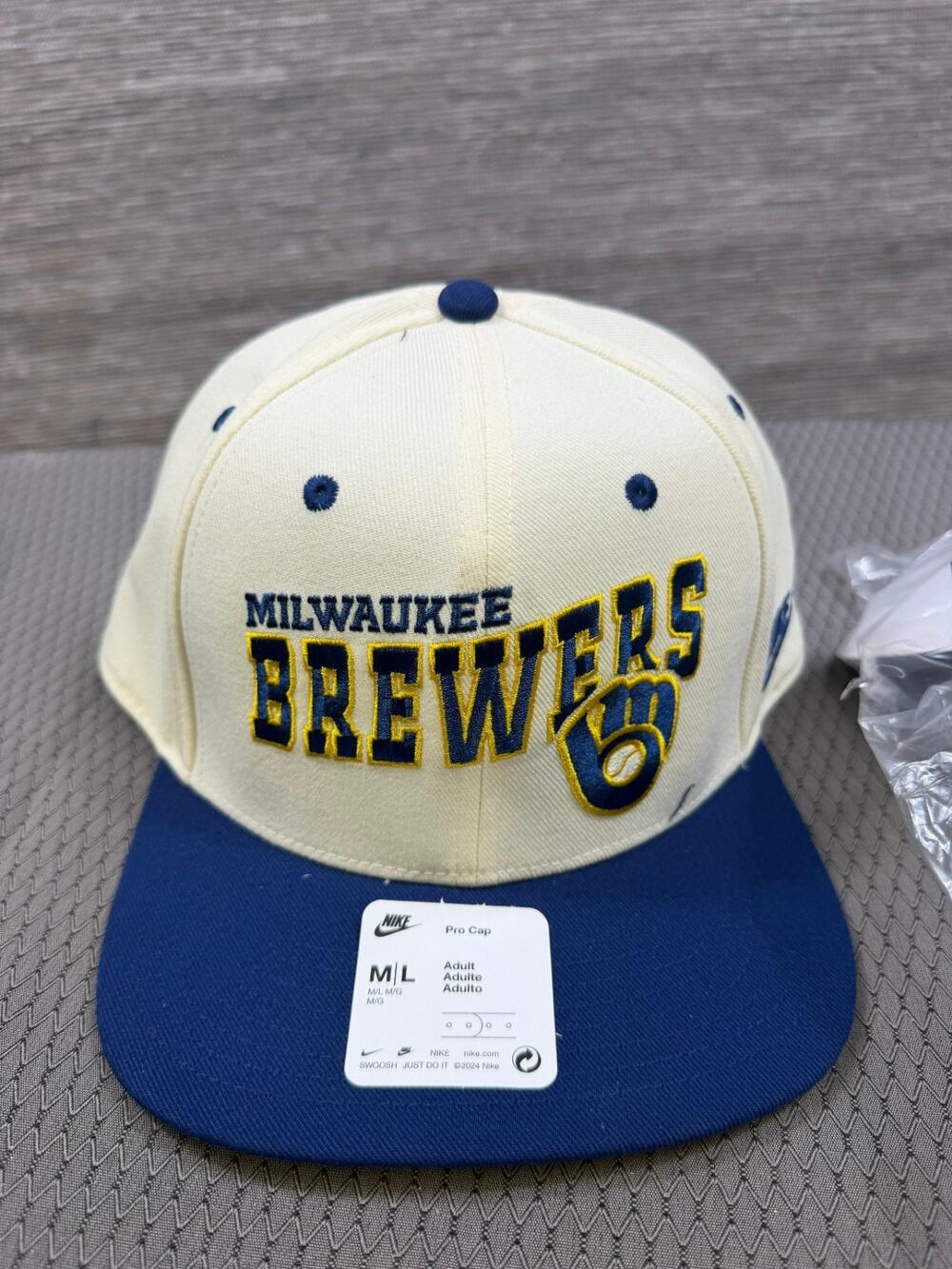 Milwaukee Brewers Nike Cream/Royal Rewind Pro Performance Adjustable Hat NEW